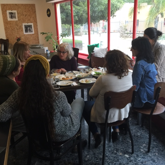 תמונה מתוך: השפית סיליה רגב בקפה גותה – קפה חברתי בשדרות