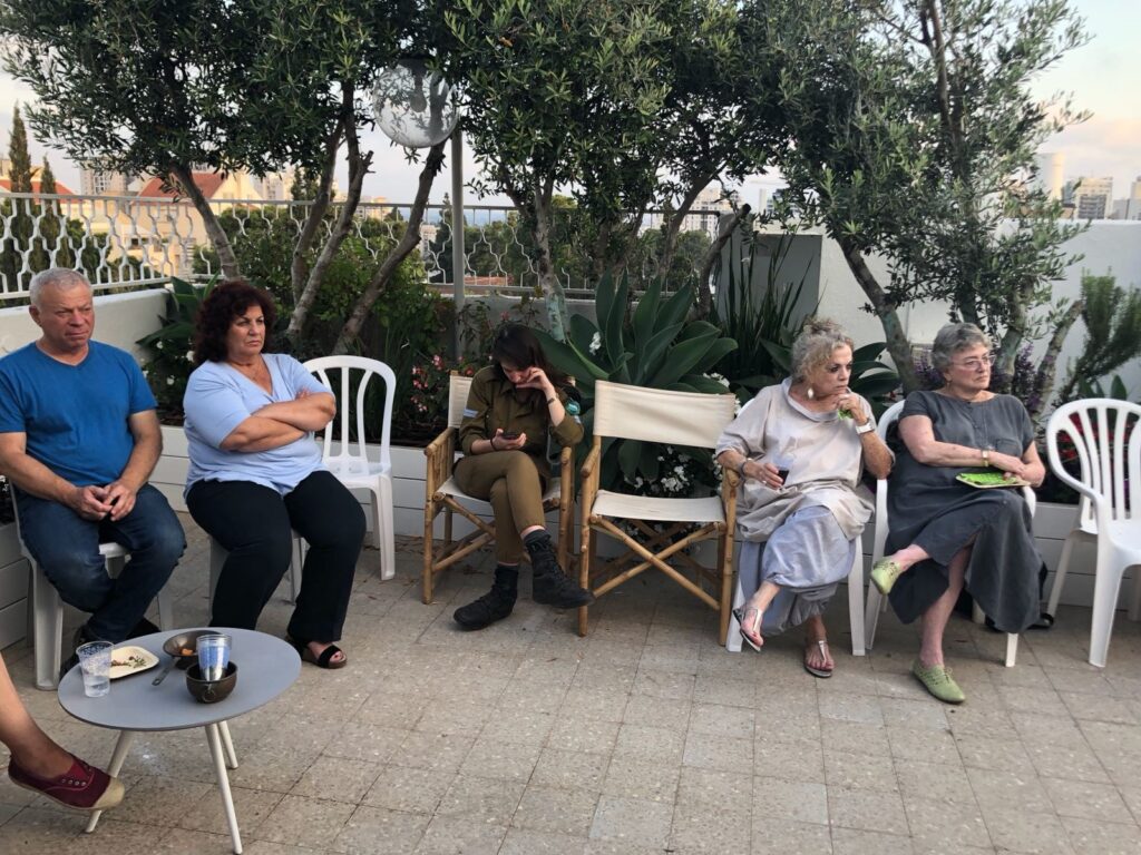 תמונה מתוך: 8 שנים אחרי… אצל חנה קוצר.. זוכרים ומדברים על ענת